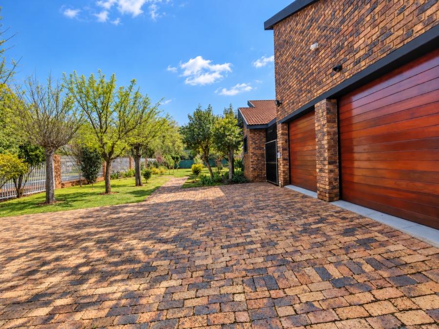 4 Bedroom Property for Sale in Three Rivers Proper Gauteng