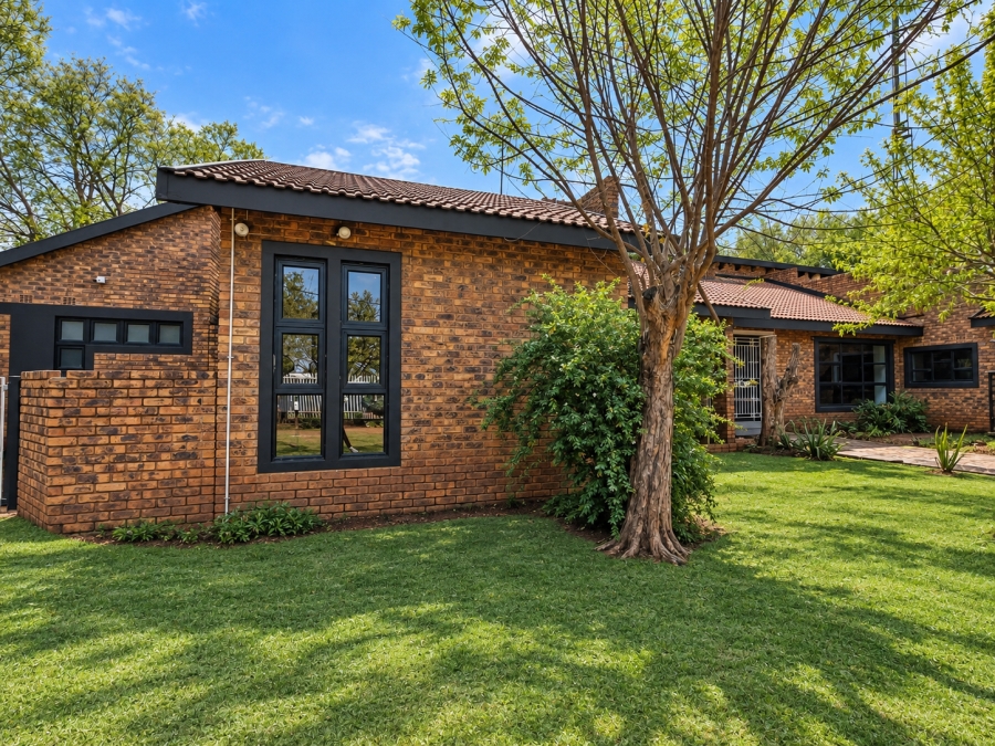 4 Bedroom Property for Sale in Three Rivers Proper Gauteng