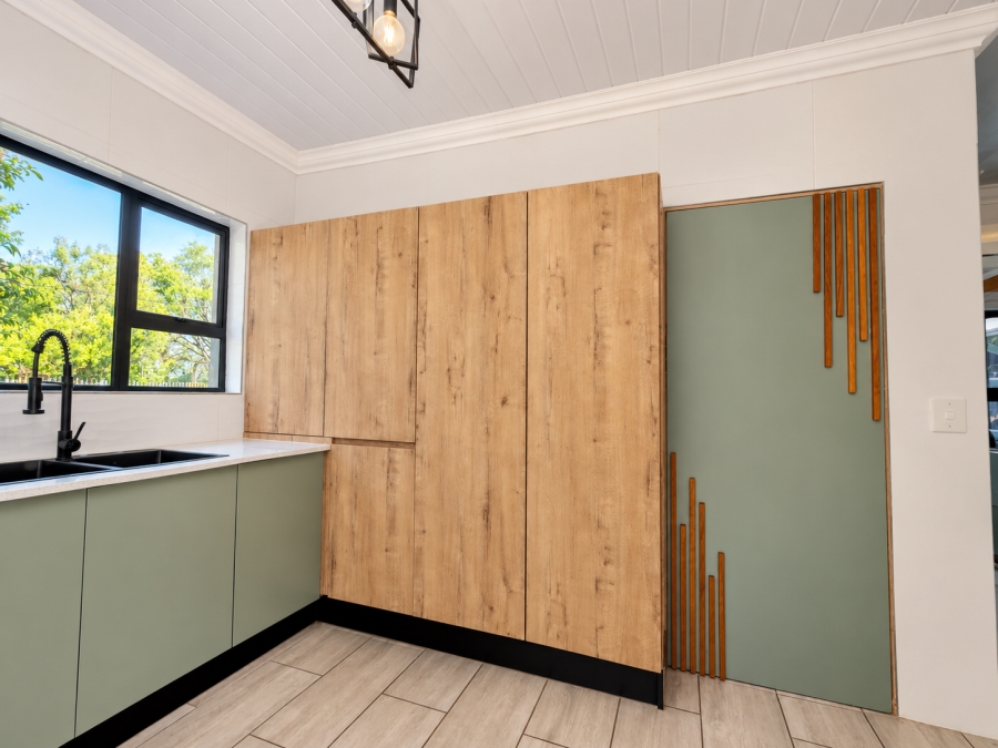 4 Bedroom Property for Sale in Three Rivers Proper Gauteng