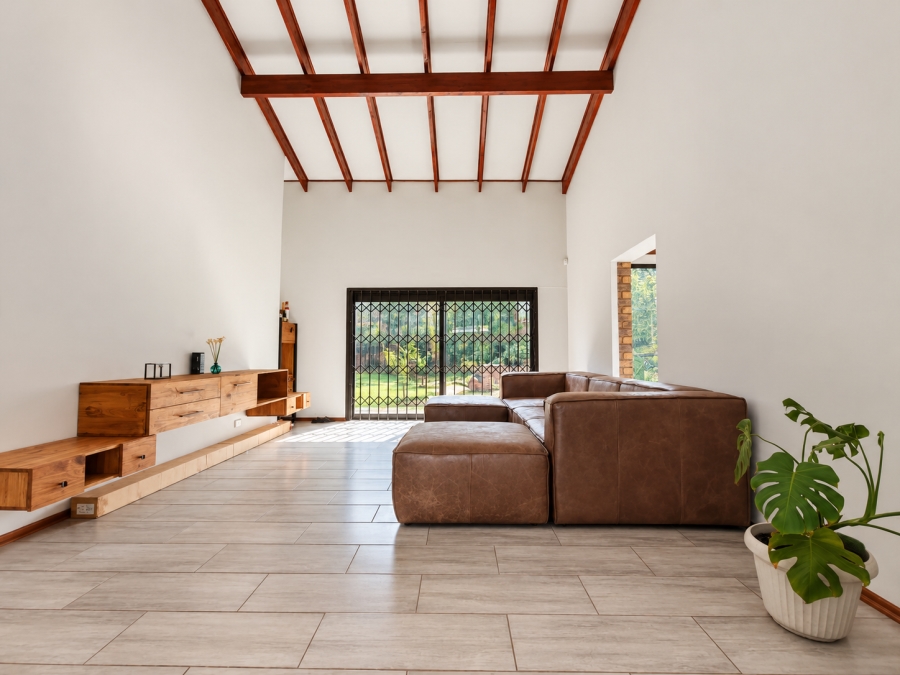 4 Bedroom Property for Sale in Three Rivers Proper Gauteng
