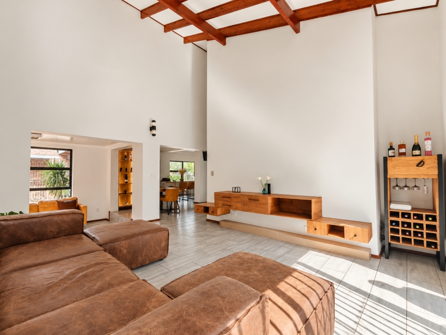 4 Bedroom Property for Sale in Three Rivers Proper Gauteng