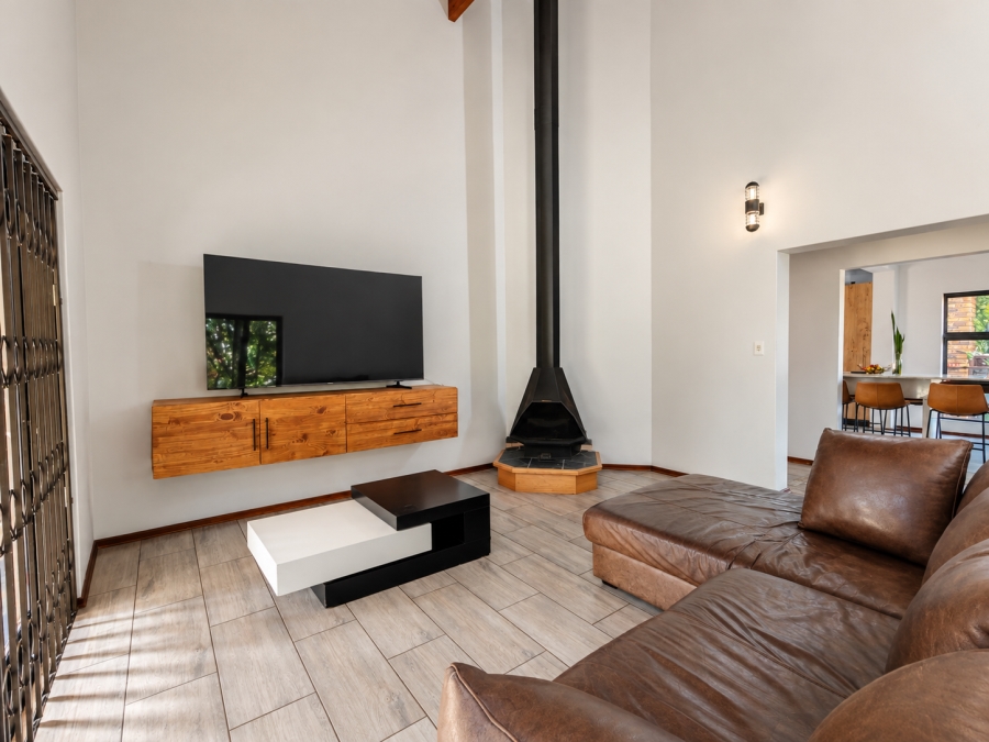 4 Bedroom Property for Sale in Three Rivers Proper Gauteng