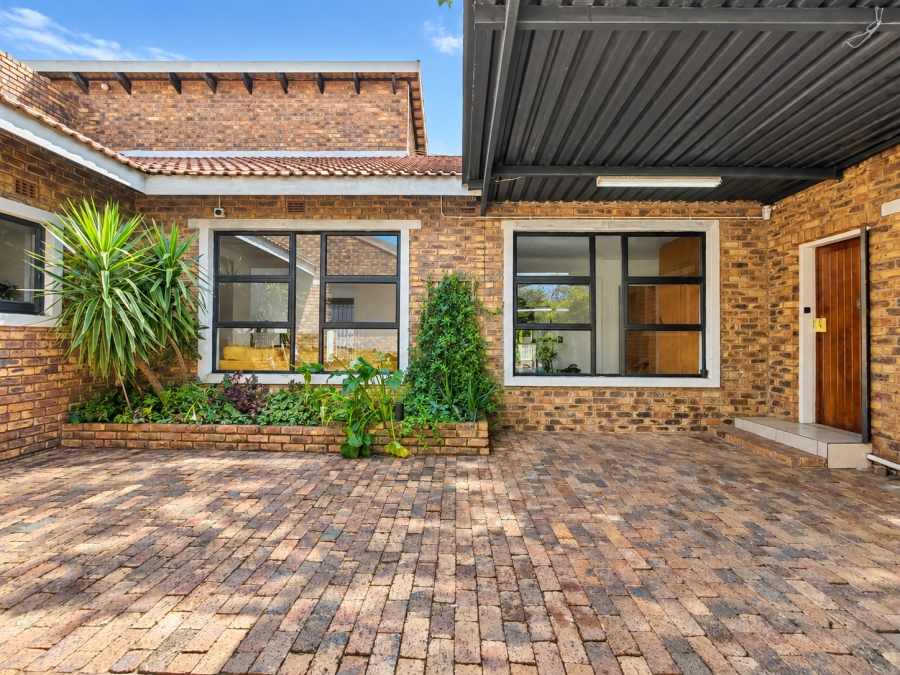 4 Bedroom Property for Sale in Three Rivers Proper Gauteng