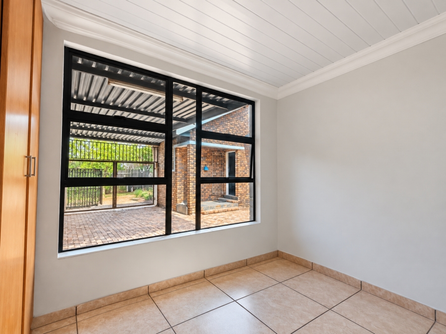 4 Bedroom Property for Sale in Three Rivers Proper Gauteng