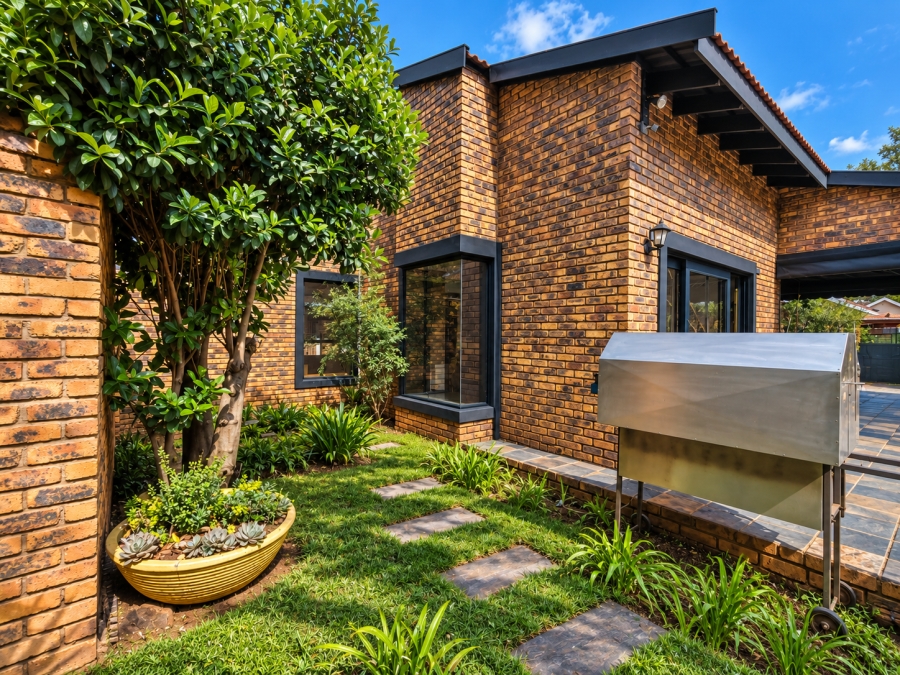 4 Bedroom Property for Sale in Three Rivers Proper Gauteng