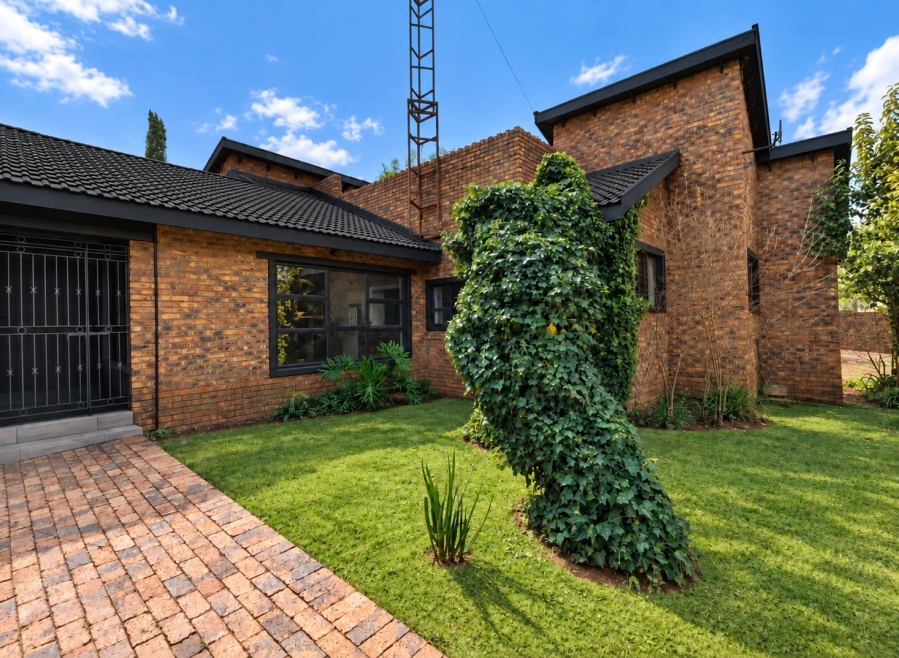 4 Bedroom Property for Sale in Three Rivers Proper Gauteng