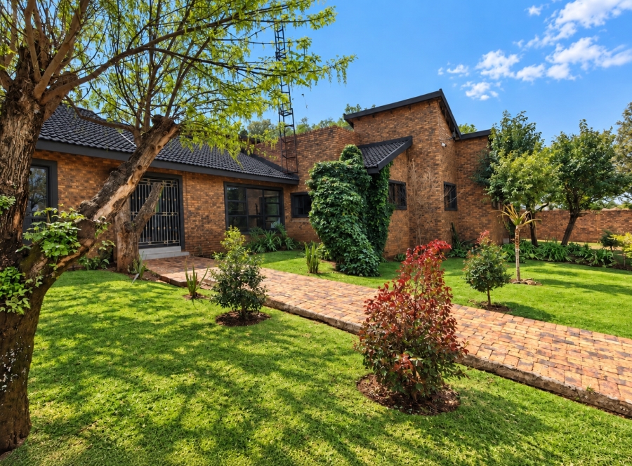 4 Bedroom Property for Sale in Three Rivers Proper Gauteng