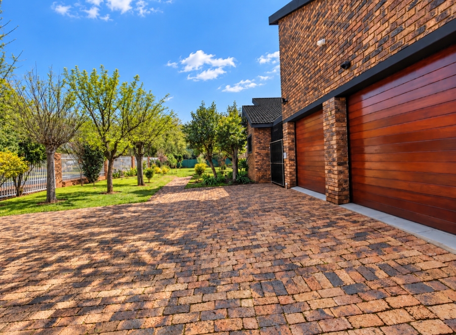 4 Bedroom Property for Sale in Three Rivers Proper Gauteng