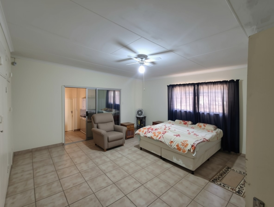 7 Bedroom Property for Sale in Florauna Gauteng