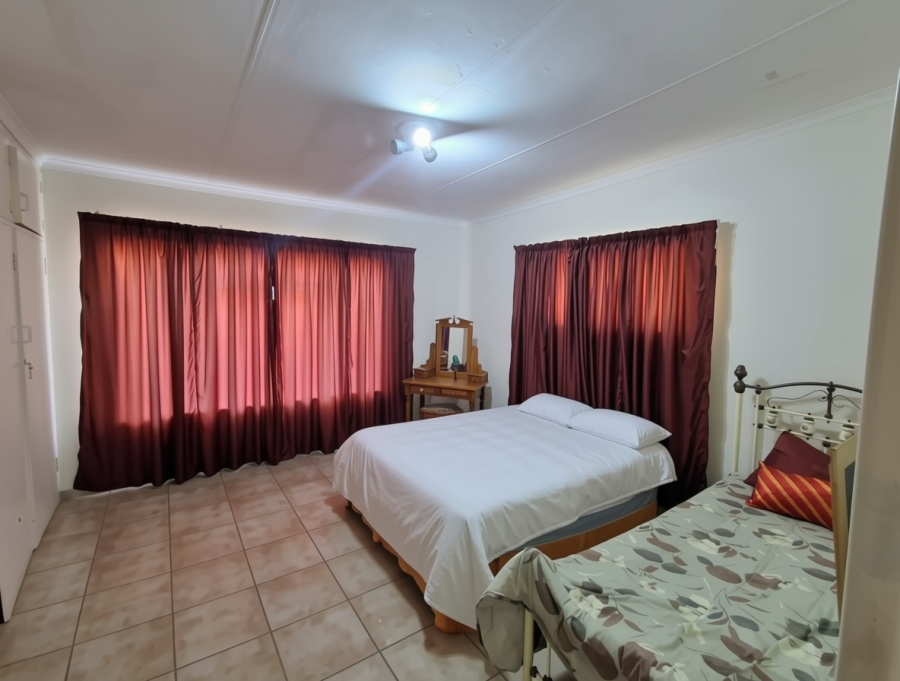 7 Bedroom Property for Sale in Florauna Gauteng