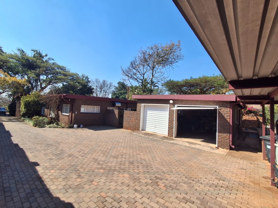 7 Bedroom Property for Sale in Florauna Gauteng