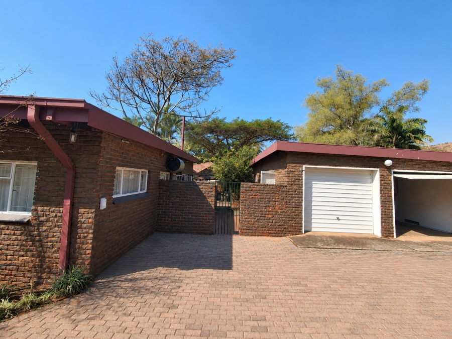 7 Bedroom Property for Sale in Florauna Gauteng