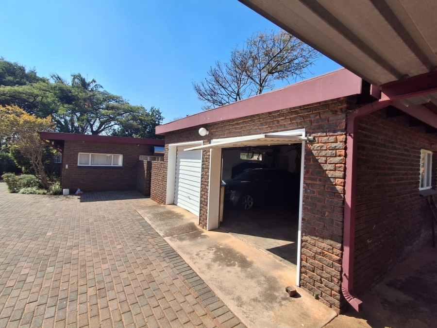 7 Bedroom Property for Sale in Florauna Gauteng