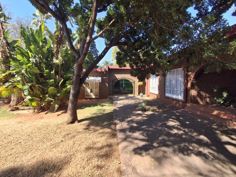 7 Bedroom Property for Sale in Florauna Gauteng