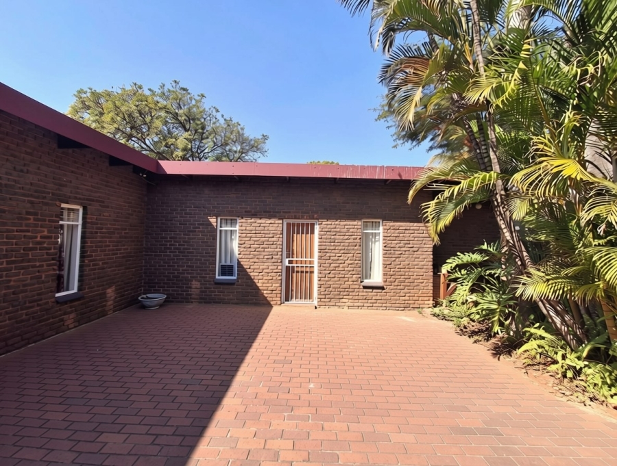 7 Bedroom Property for Sale in Florauna Gauteng