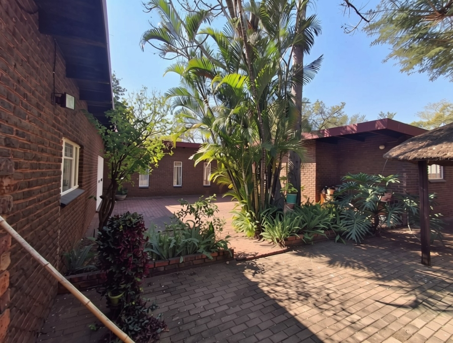 7 Bedroom Property for Sale in Florauna Gauteng