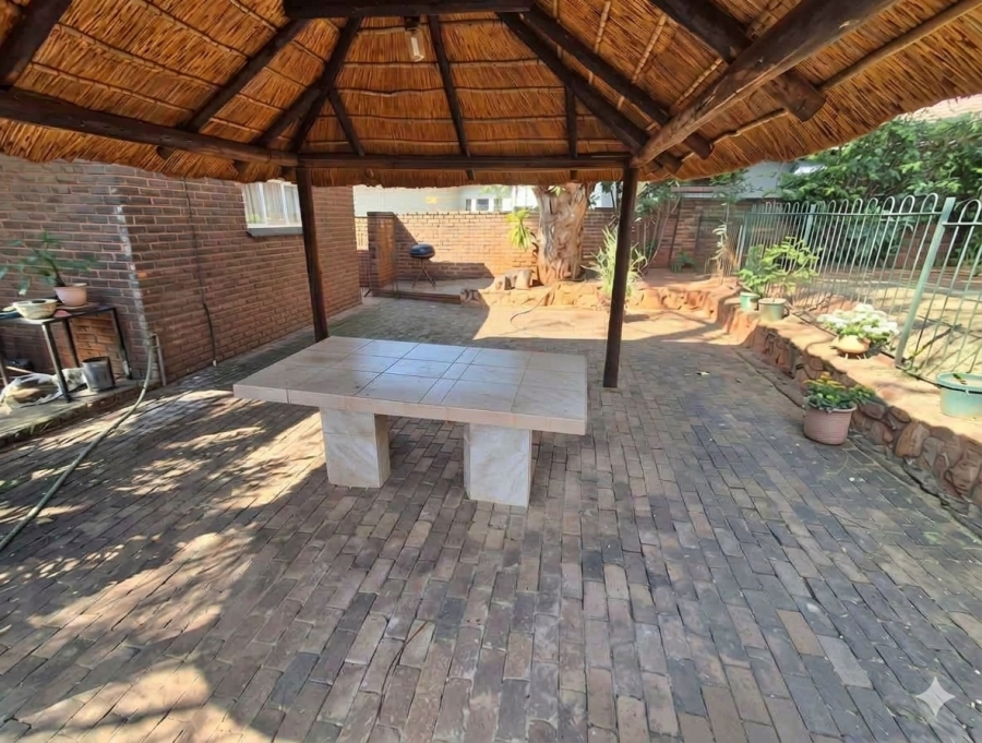 7 Bedroom Property for Sale in Florauna Gauteng