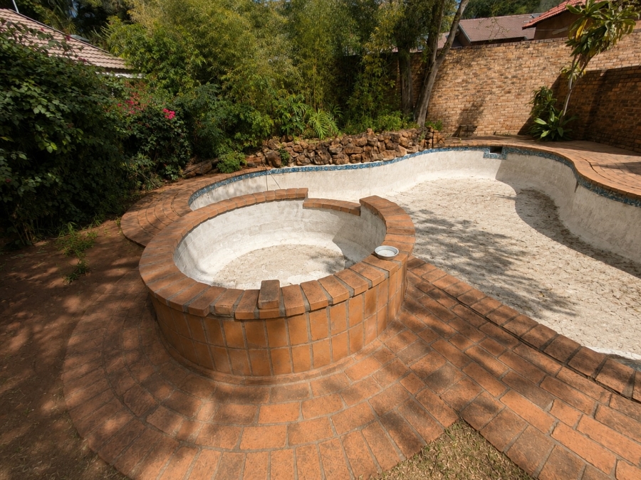 7 Bedroom Property for Sale in Florauna Gauteng
