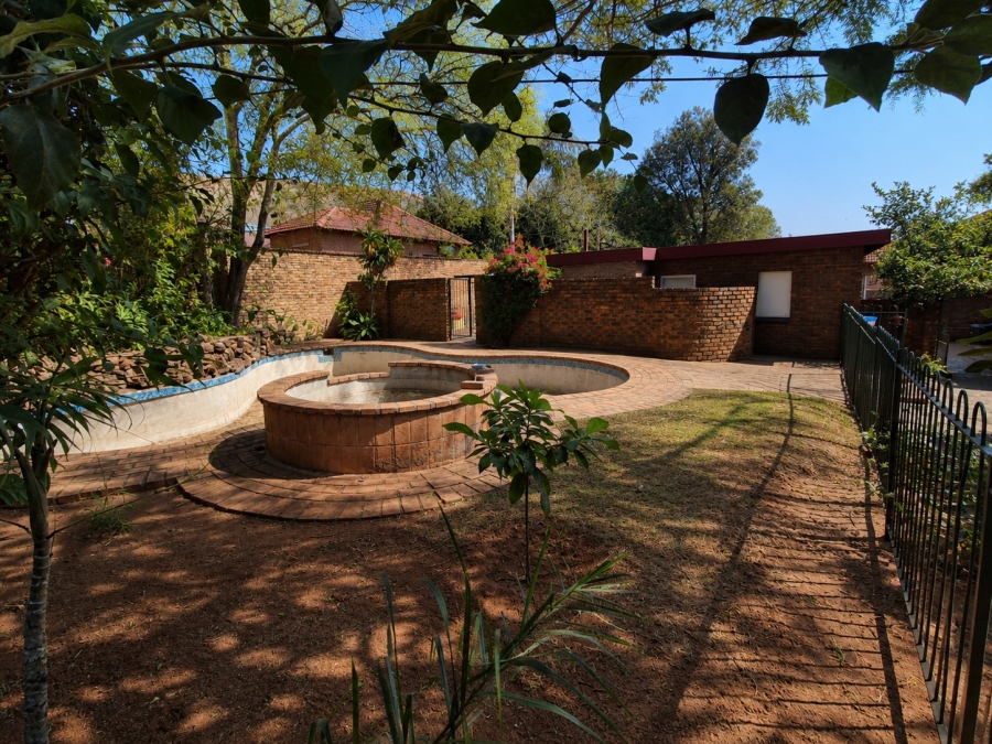 7 Bedroom Property for Sale in Florauna Gauteng