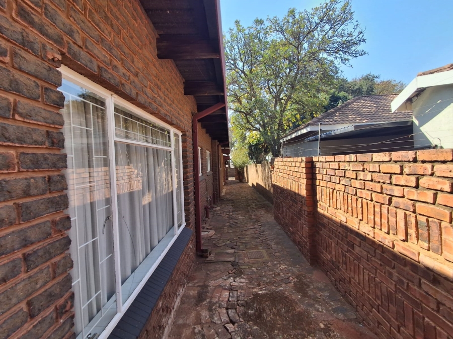7 Bedroom Property for Sale in Florauna Gauteng
