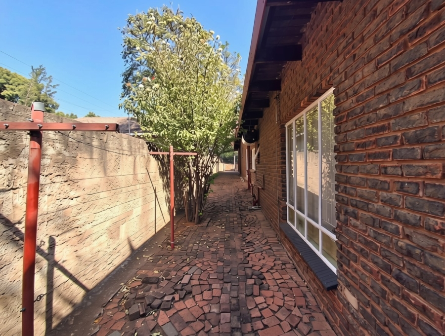 7 Bedroom Property for Sale in Florauna Gauteng