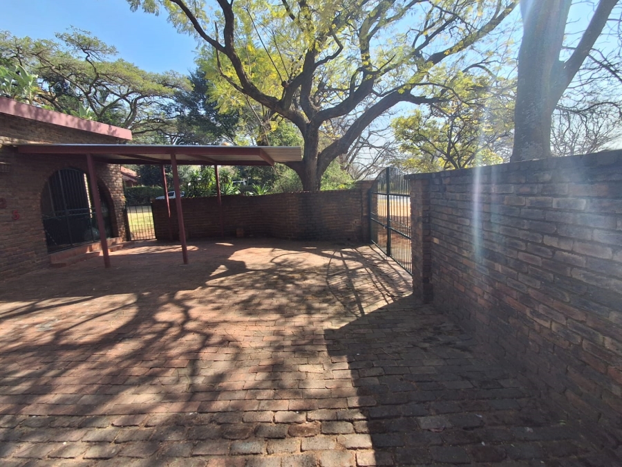 7 Bedroom Property for Sale in Florauna Gauteng