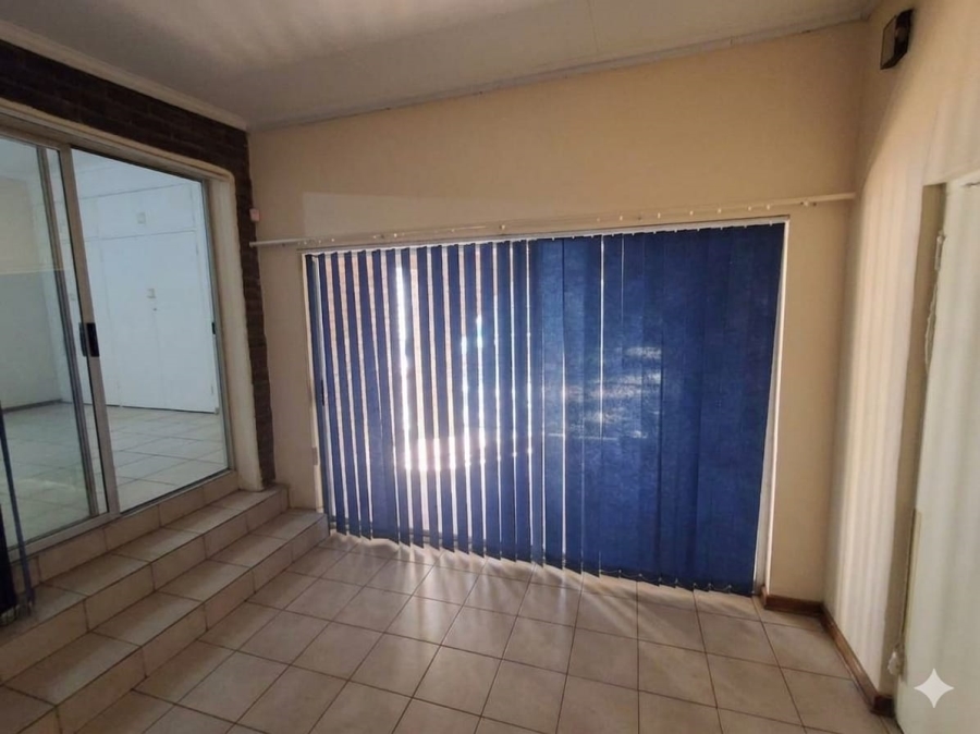 7 Bedroom Property for Sale in Florauna Gauteng