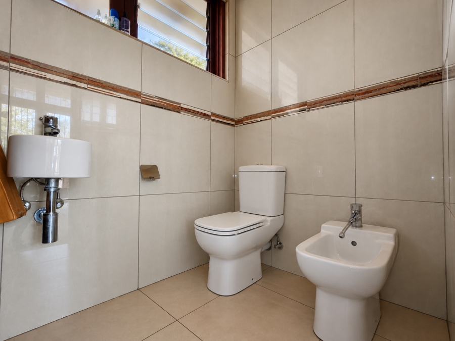 6 Bedroom Property for Sale in Three Rivers Gauteng