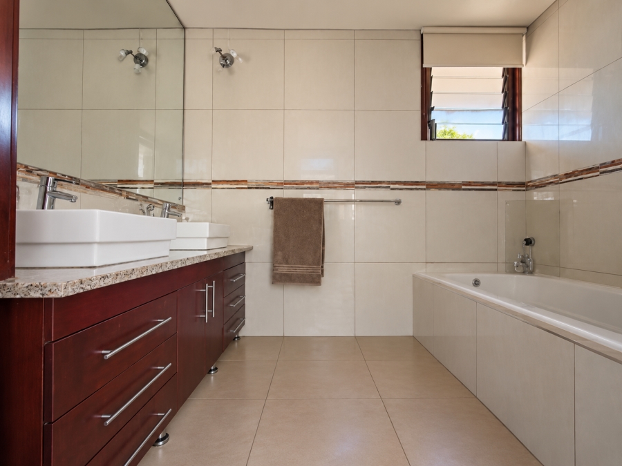 6 Bedroom Property for Sale in Three Rivers Gauteng