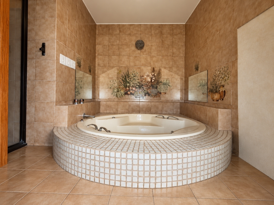 6 Bedroom Property for Sale in Three Rivers Gauteng