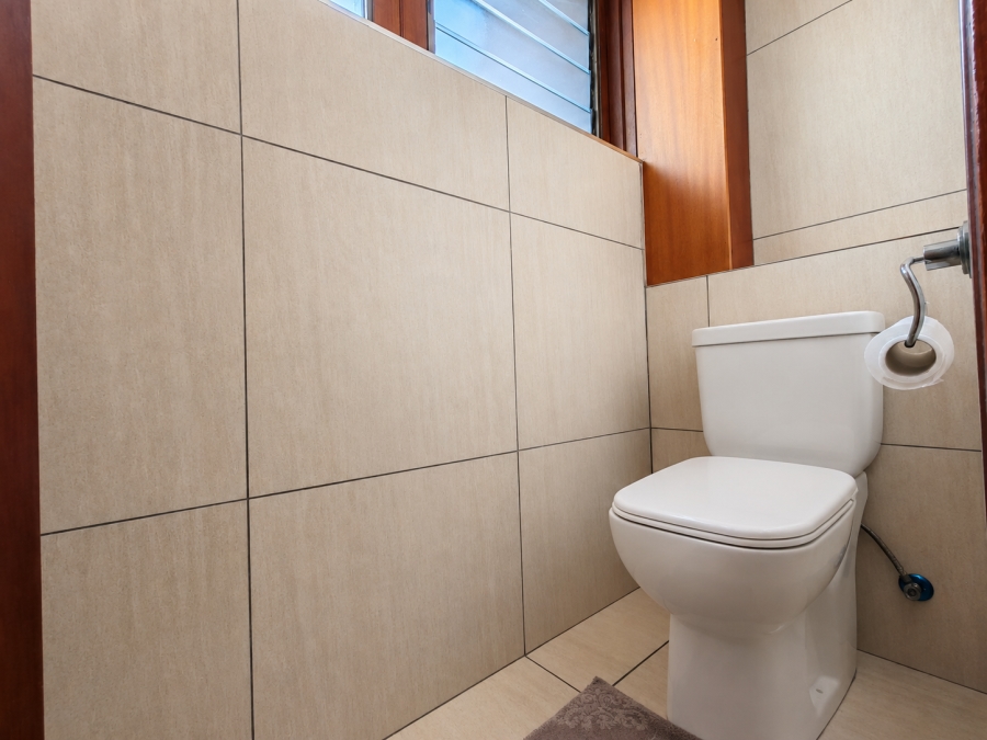 6 Bedroom Property for Sale in Three Rivers Gauteng
