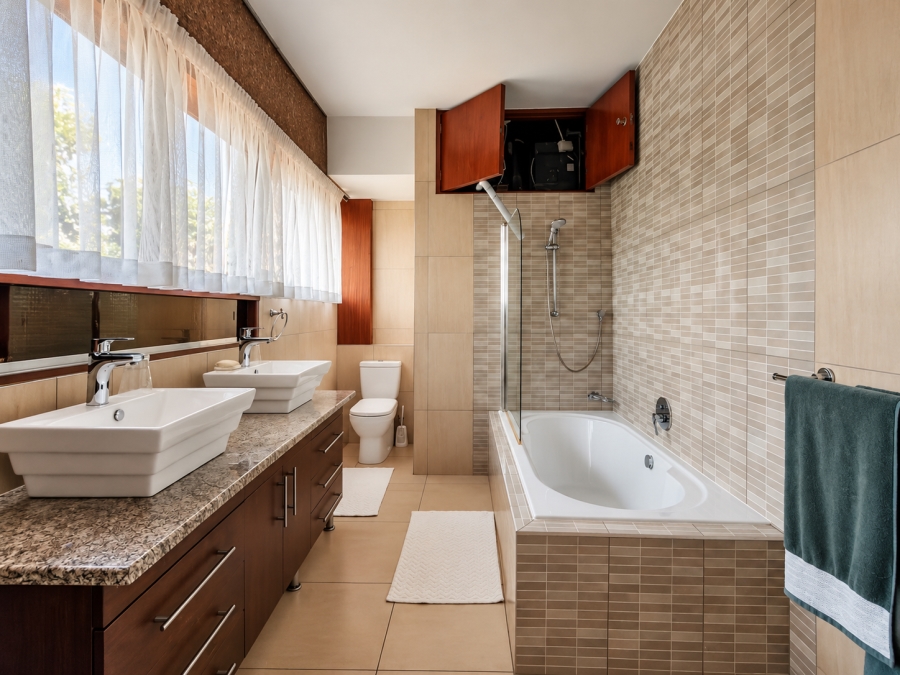 6 Bedroom Property for Sale in Three Rivers Gauteng