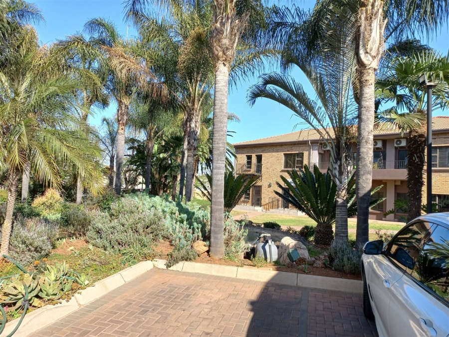 To Let Commercial Property for Rent in Raslouw Gauteng