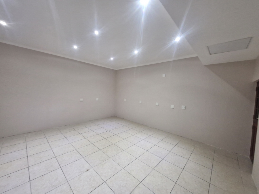 To Let Commercial Property for Rent in Raslouw Gauteng