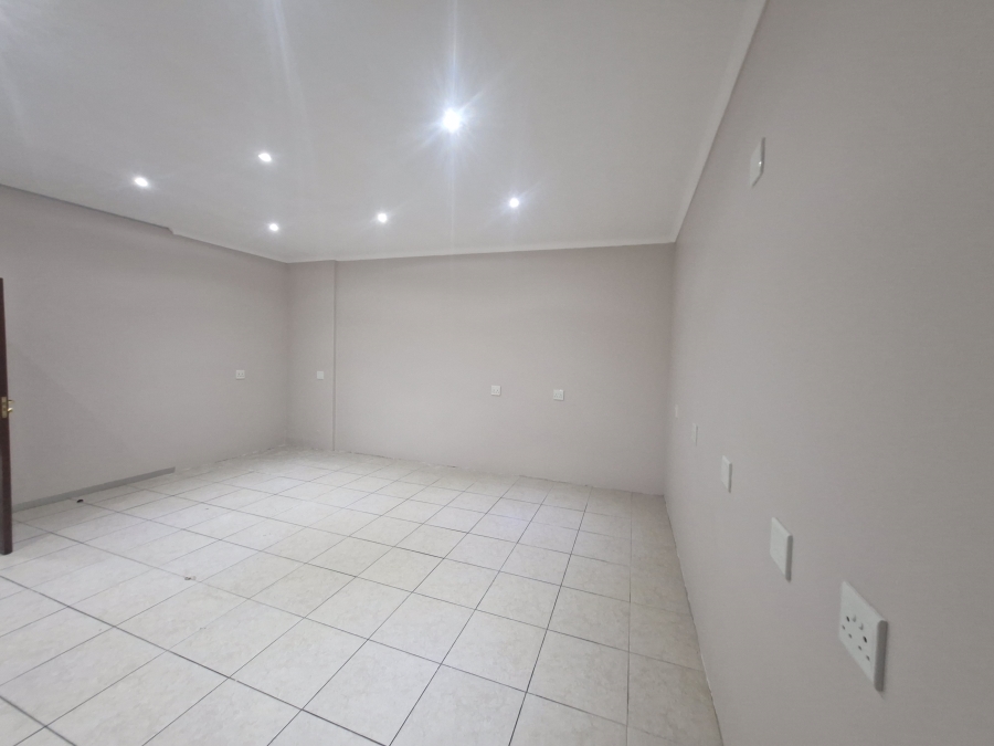 To Let Commercial Property for Rent in Raslouw Gauteng