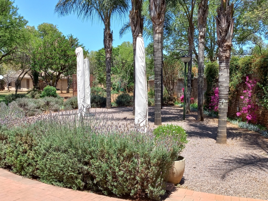 To Let Commercial Property for Rent in Raslouw Gauteng