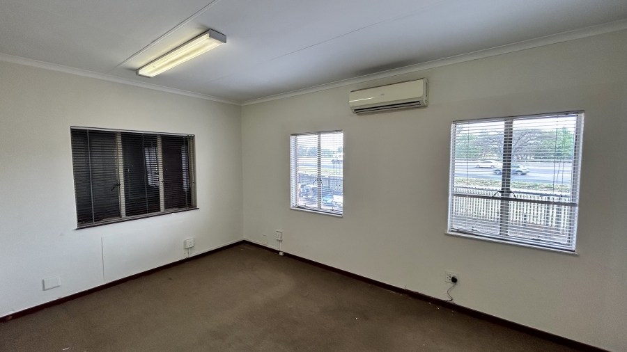 To Let Commercial Property for Rent in East Lynne Gauteng
