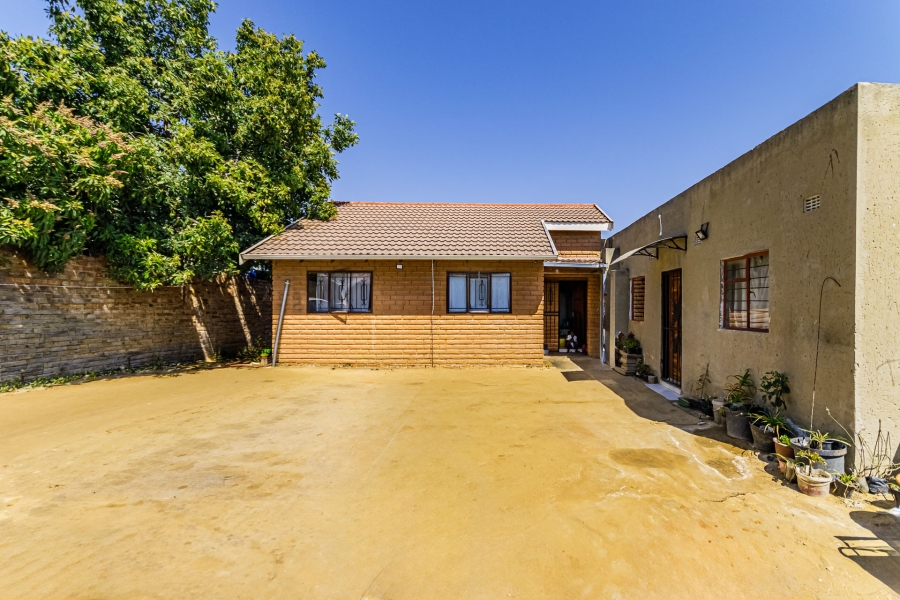 5 Bedroom Property for Sale in Cosmo City Gauteng