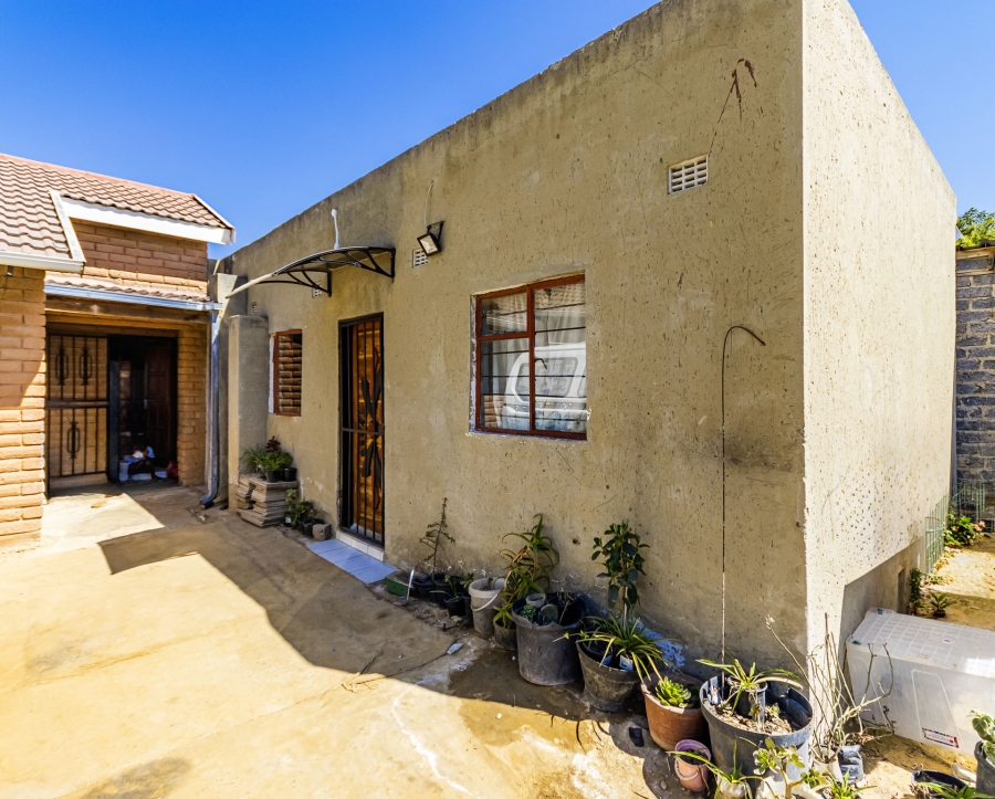 5 Bedroom Property for Sale in Cosmo City Gauteng