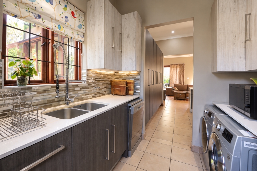 5 Bedroom Property for Sale in Carlswald North Estate Gauteng