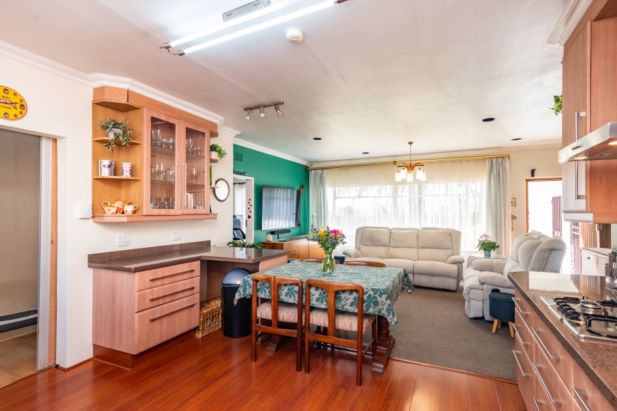 4 Bedroom Property for Sale in Wilro Park Gauteng