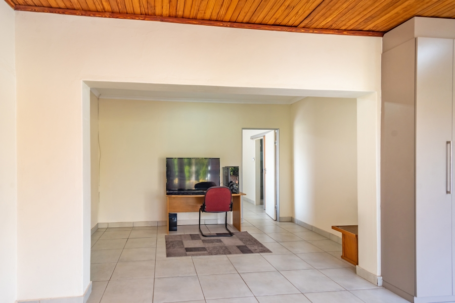4 Bedroom Property for Sale in Wilro Park Gauteng