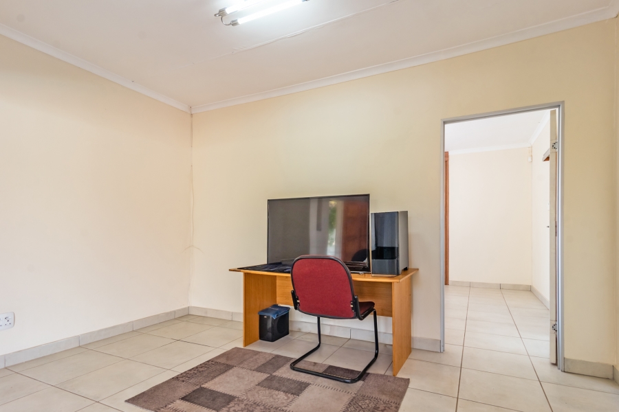 4 Bedroom Property for Sale in Wilro Park Gauteng
