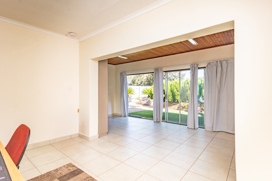 4 Bedroom Property for Sale in Wilro Park Gauteng