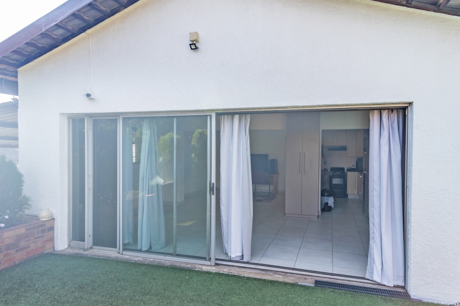 4 Bedroom Property for Sale in Wilro Park Gauteng