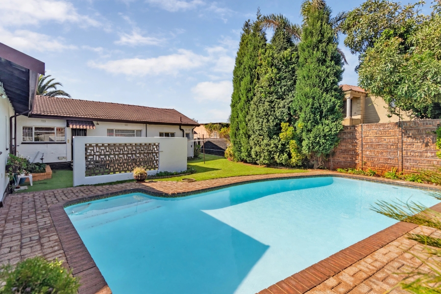 4 Bedroom Property for Sale in Wilro Park Gauteng