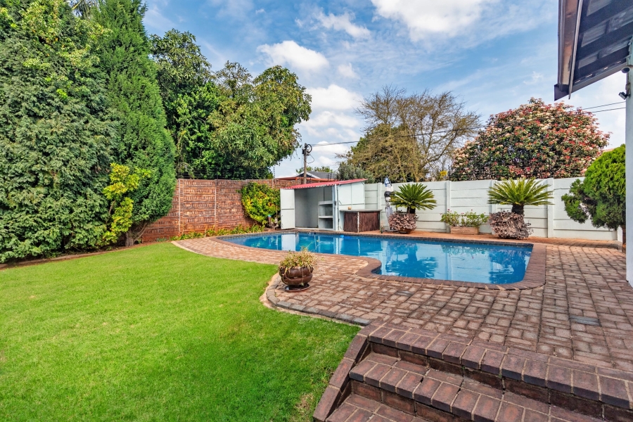 4 Bedroom Property for Sale in Wilro Park Gauteng