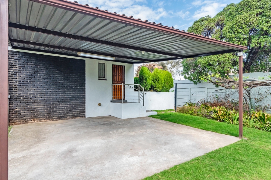 4 Bedroom Property for Sale in Wilro Park Gauteng