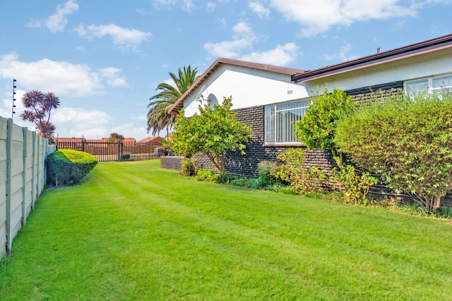 4 Bedroom Property for Sale in Wilro Park Gauteng