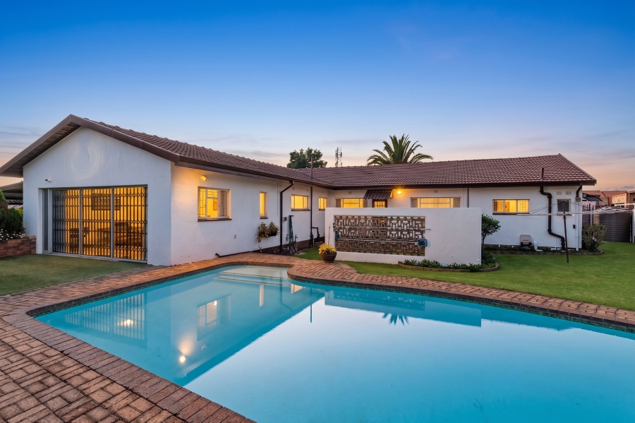 4 Bedroom Property for Sale in Wilro Park Gauteng